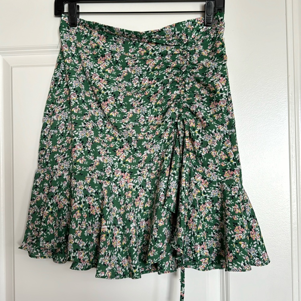 Ruffled mini skirt size medium